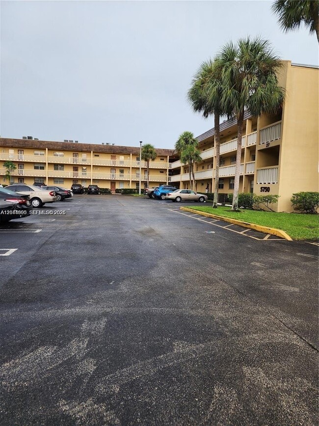 Building Photo - 5750 NW 64th Ave Unit 303