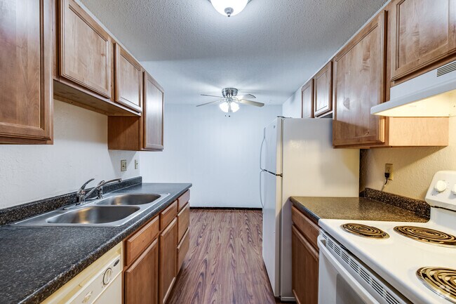 2091 Building - 1BR, 1BA - 700SF - Kitchen and Dining Room