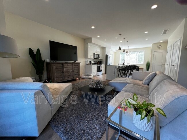 Photo - 3-1275 Brookside Ave