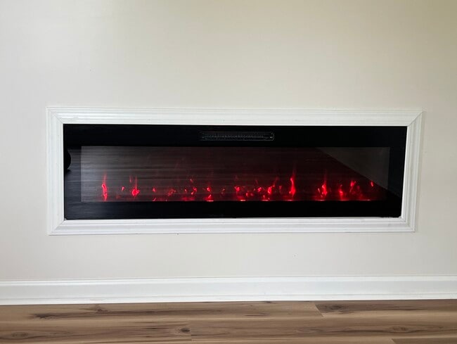 Cozy electric fireplace - 900 Elm St Unit A