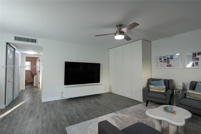 Photo - 2870 NE 14th Street Causeway Unidad 303C