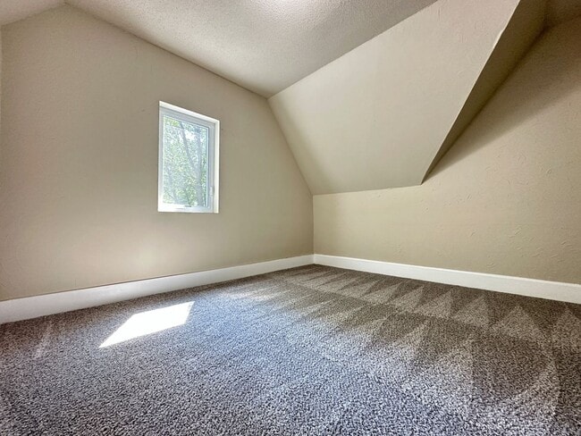 Photo - 4 Bedroom 2 Bathroom Home in Winterset