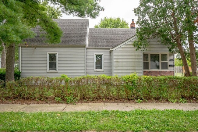 Building Photo - Make  this your new home!