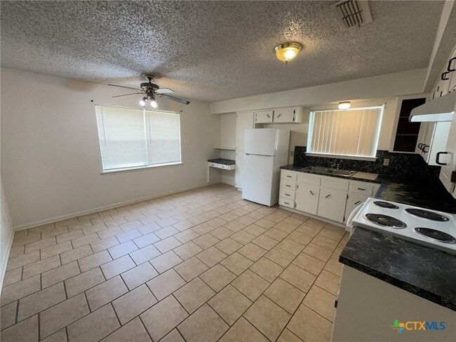 Photo - 2408 Carnation Dr