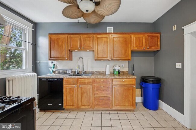 Photo - 11 E Chelton Rd House