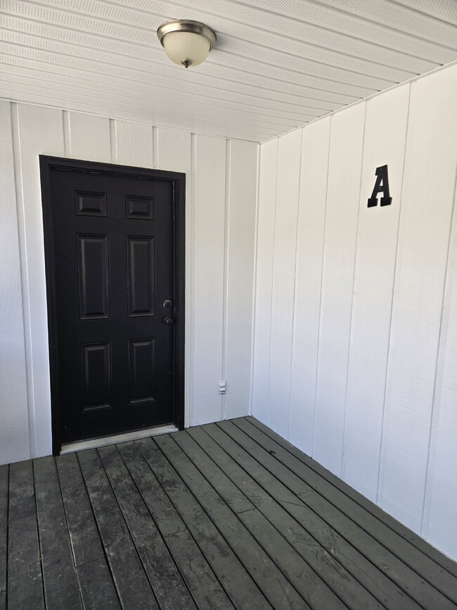 Oversized ONE Bedroom *HALF OFF YOUR FIRST MONTH*