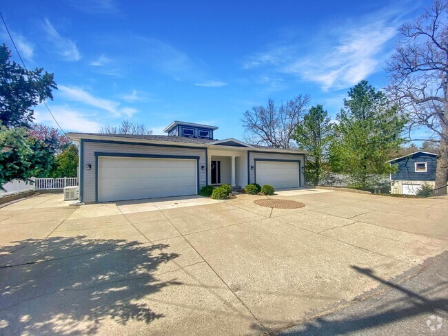 Building Photo - 541 Bluff Dr Rental
