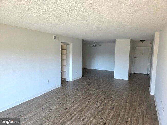 Photo - 1300 Army Navy Dr Unidad 306