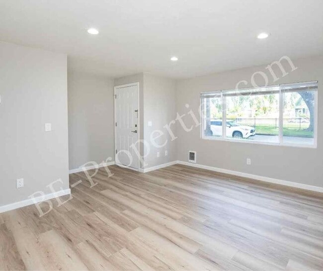 Photo - Central Tacoma Rambler