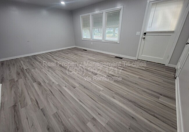 Photo - 400/402 Barth Ave Unit 402a