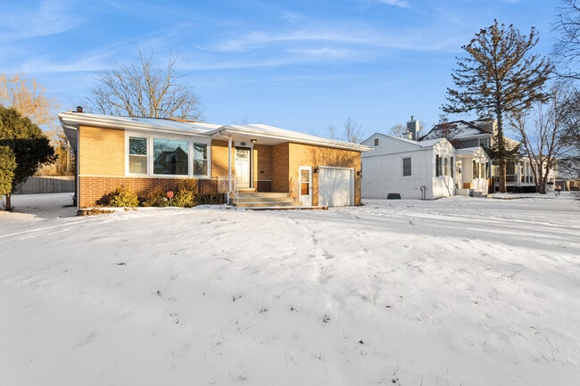 Photo - 645 Justina St