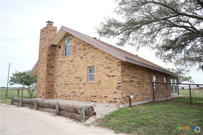 Building Photo - 707 Old Seguin Luling Rd Rental
