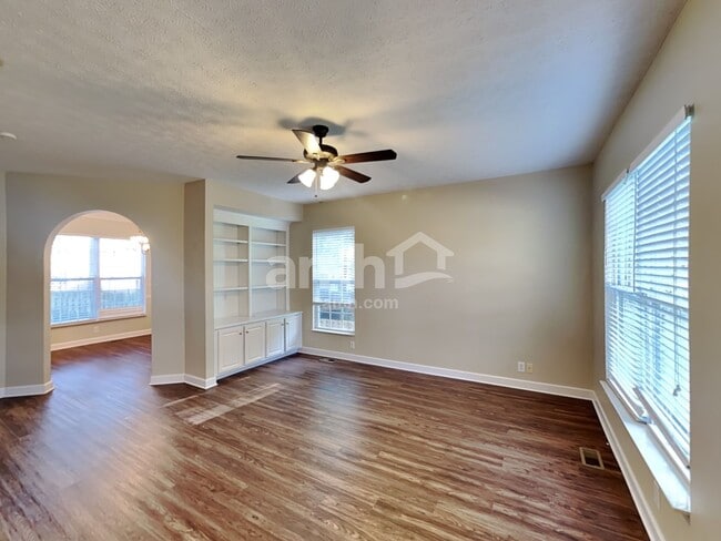 Photo - 102 Fairgrove Cir