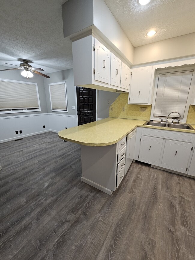 Photo - 5604 S 79th St