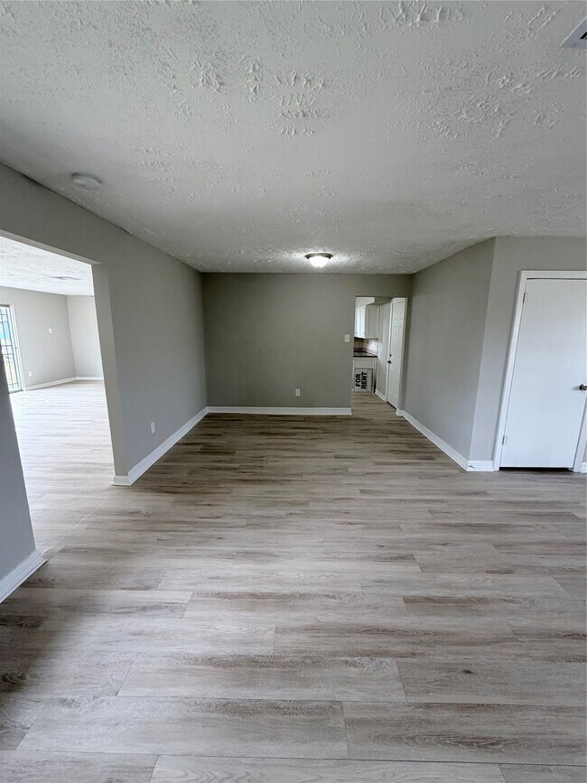 Photo - 5902 Willow Glen Dr