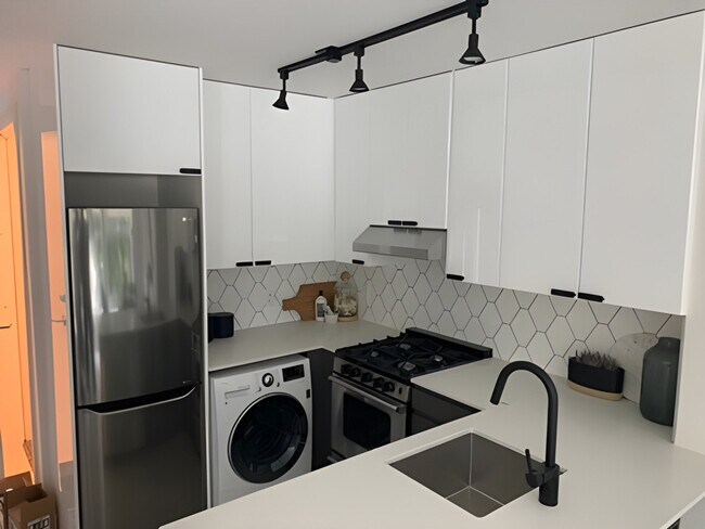 Photo - 1716 Napier St Unit SI ID1495911P