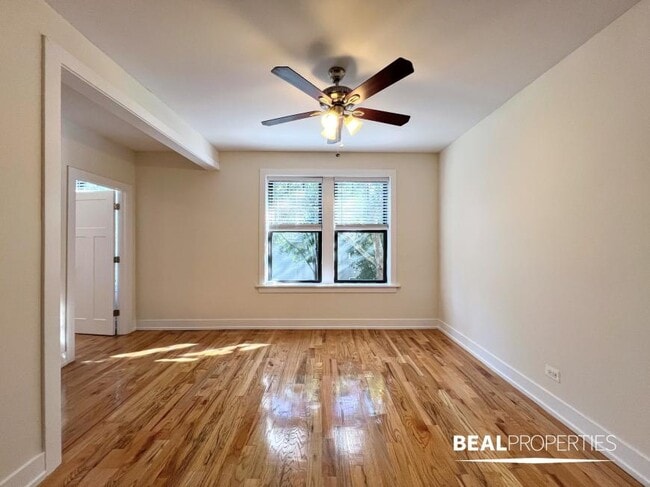 Building Photo - 2 bedroom in CHICAGO IL 60613 Unit 2 Rental