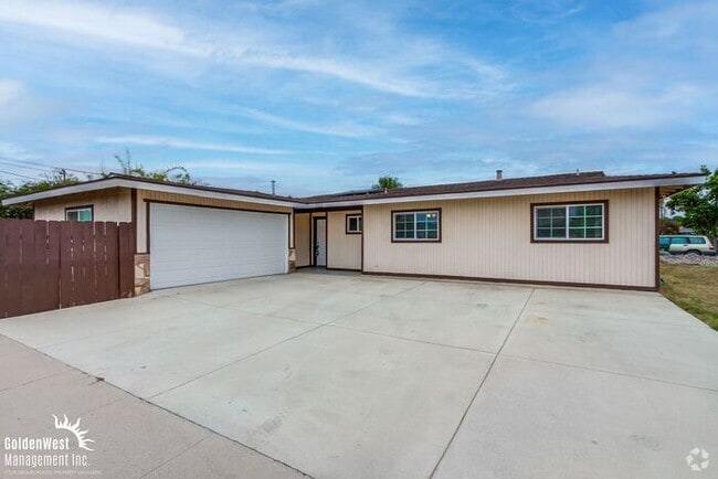 Building Photo - Lovely 4Bdm 2Ba Home Located in Escondido