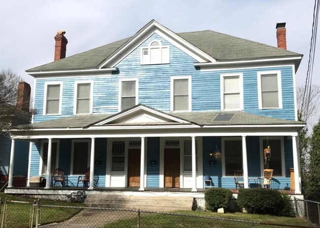 Building Photo - 1031 Walnut St Unit 1031