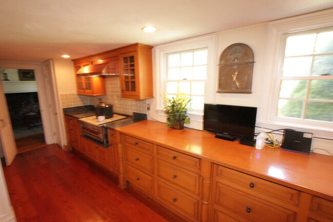 Photo - 2828 Main St