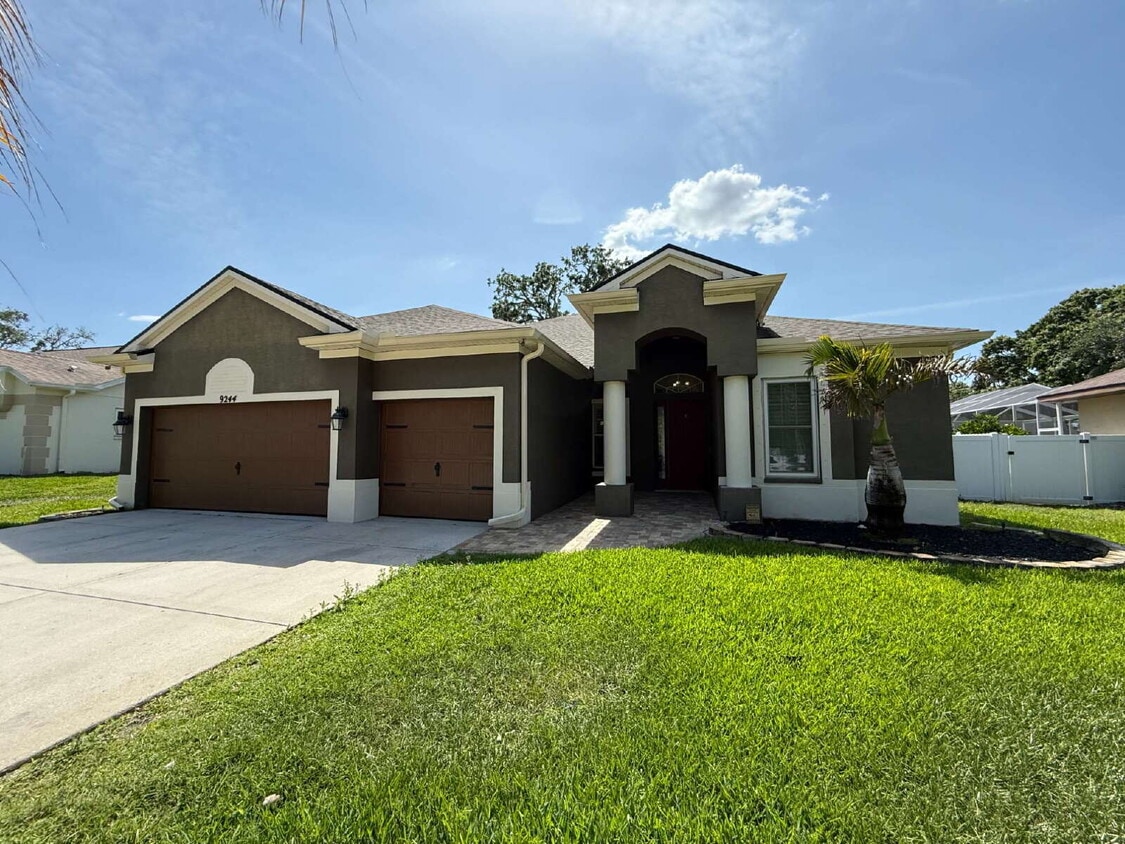 Photo - Spacious 4-Bed, 3-Bath Sanctuary at 9244 Calle Alta, New Port Richey – 2,560 Sq Ft of Comfort & Styl