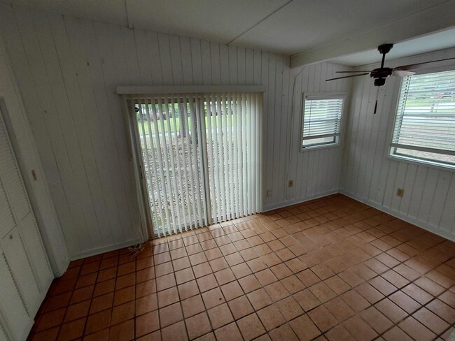 Photo - 2412 Almond Dr