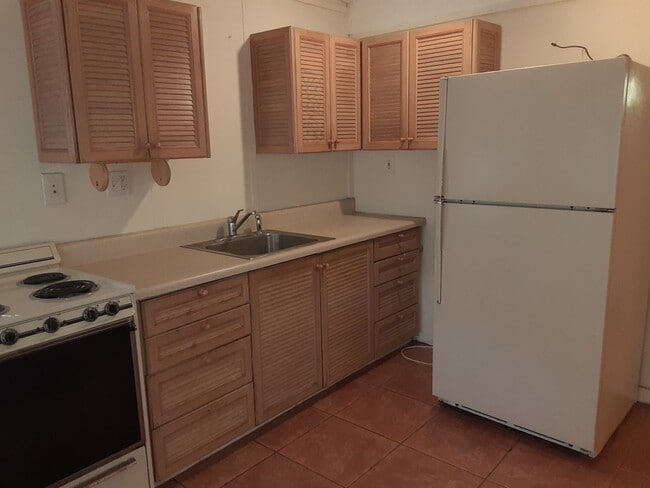 Photo - Annual unfurnished 2/1 SFH near Ringling College