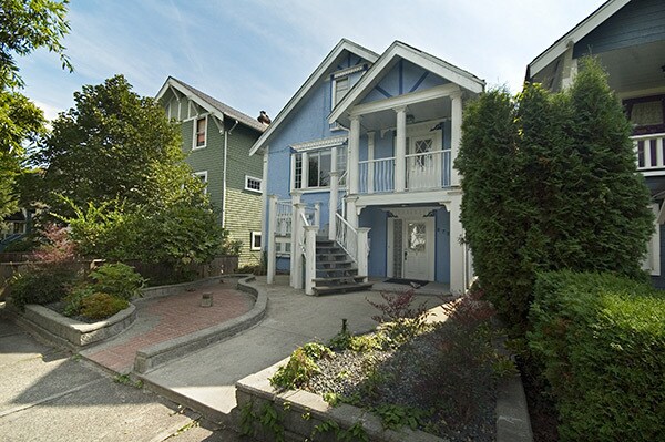 Photo - 870 19th Av W