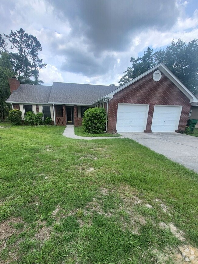 Building Photo - 3 bedroom, 2 bath home