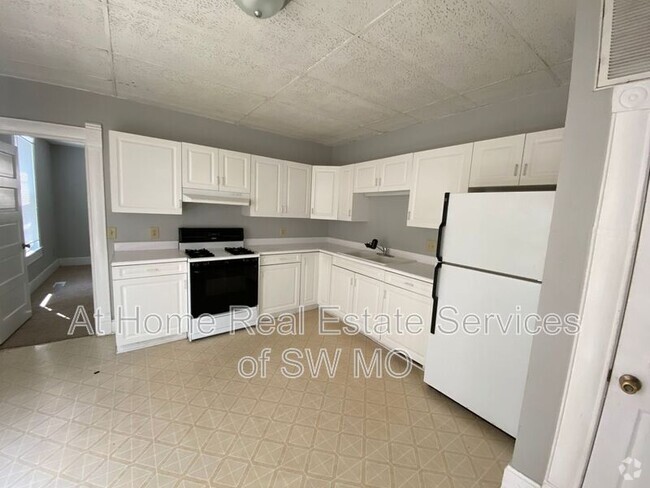 Building Photo - 653 S Main Ave Unit Apt #2