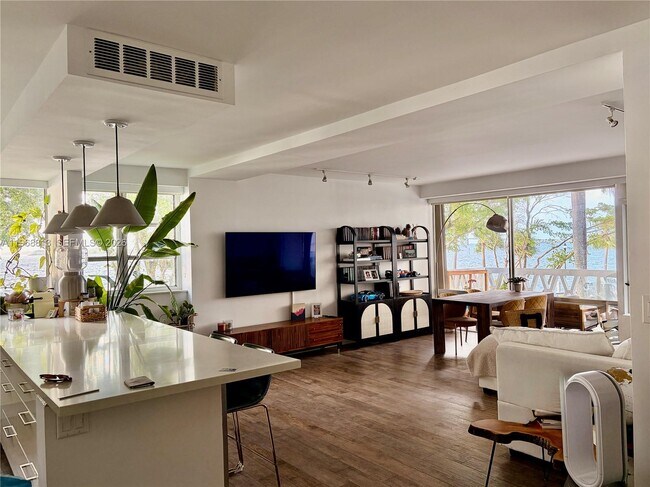 Building Photo - 1430 Brickell Bay Dr Unit 205