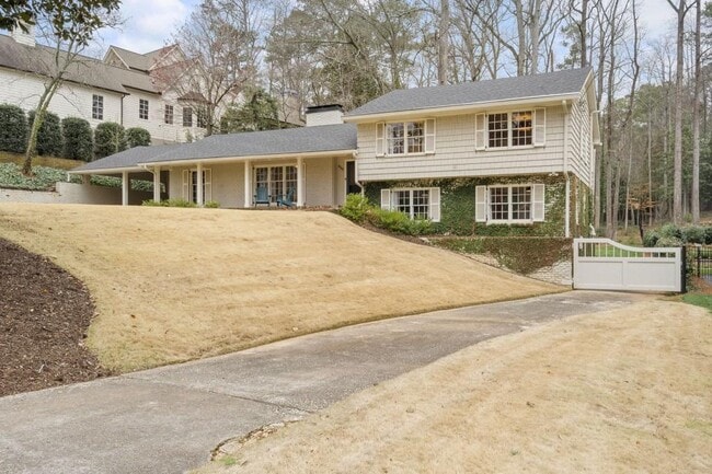 Building Photo - 439 Broadland Rd NW