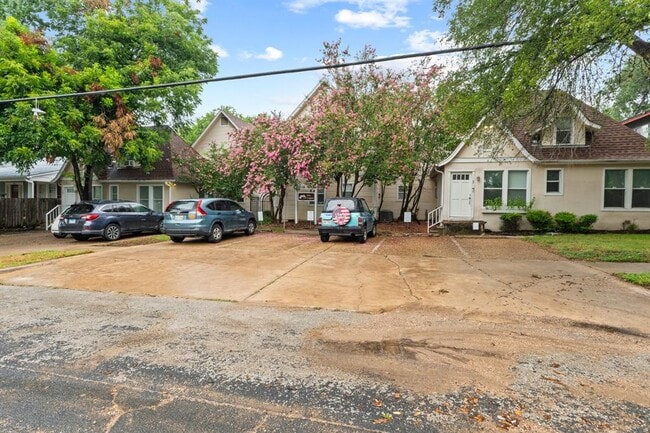 Photo - 1110 W 22nd St