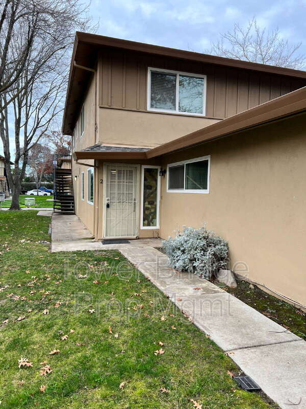Building Photo - 5146 Rhode Island Dr Unit 2