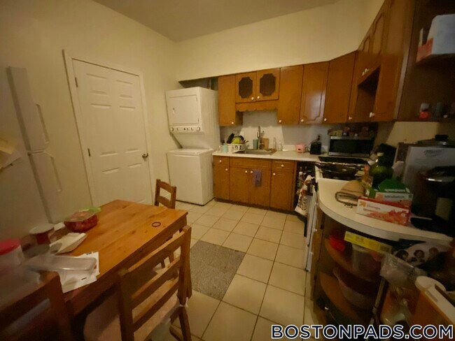 Building Photo - 1232 Beacon St