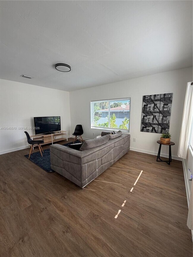 Photo - 1215 NE 109th St Unit 1215