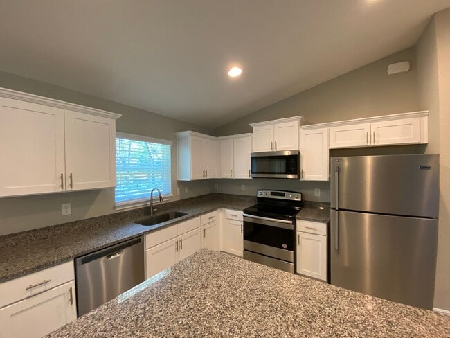 Photo - Custom Home - Desirable SE Ocala Neighborhood 3/2/2 **Won't Last**