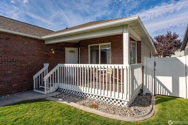 Photo - Beautiful 2 Bedroom home with detached shop!