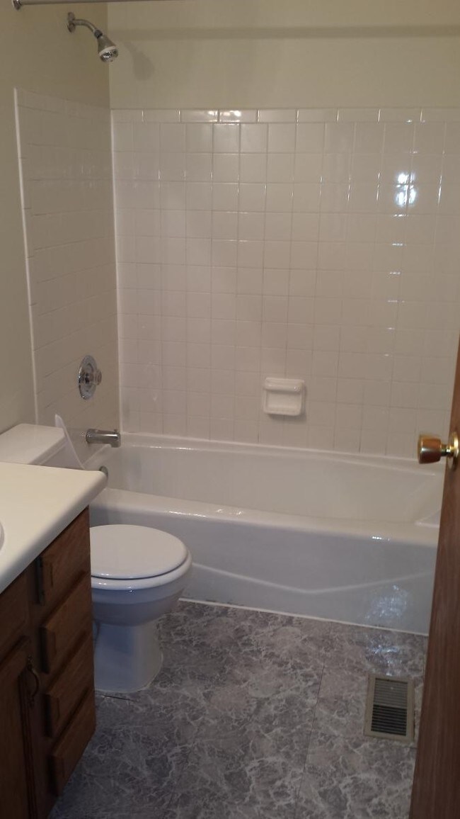 Photo - 6867 Cooper Rd