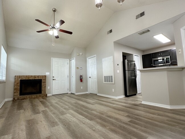 Photo - HIDDEN VILLAGE • 2 bd • 2 ba • 792 ft² HEATHROW AREA) Unidad 963 HC 203