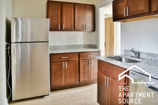 Building Photo - 4557 N Leavitt St