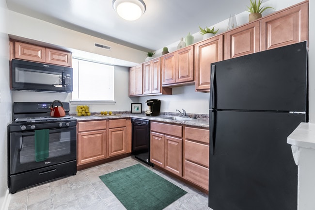 Photo - Fallstaff Manor