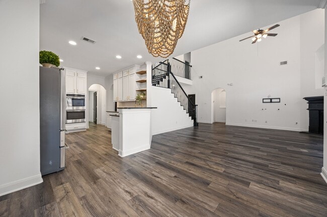 Building Photo - 6010 Gatewood Manor Dr