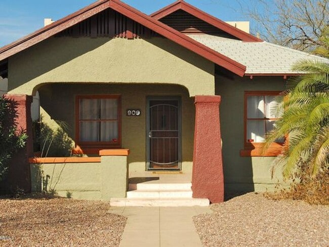 Building Photo - Spacious 3-Bedroom Home in Central Tucson
