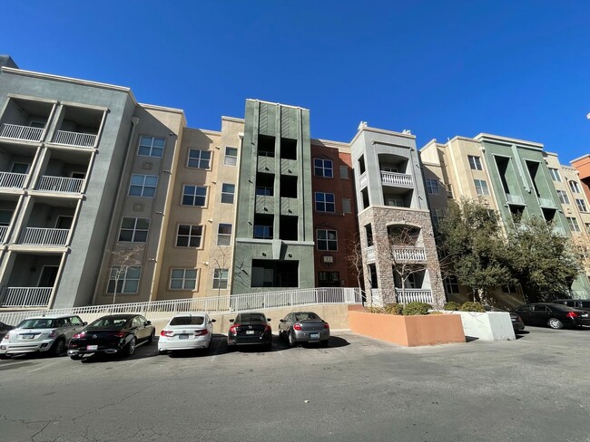 Building Photo - Coming Soon-2 Bedroom Unit in Manhattan Guard Gated Community!