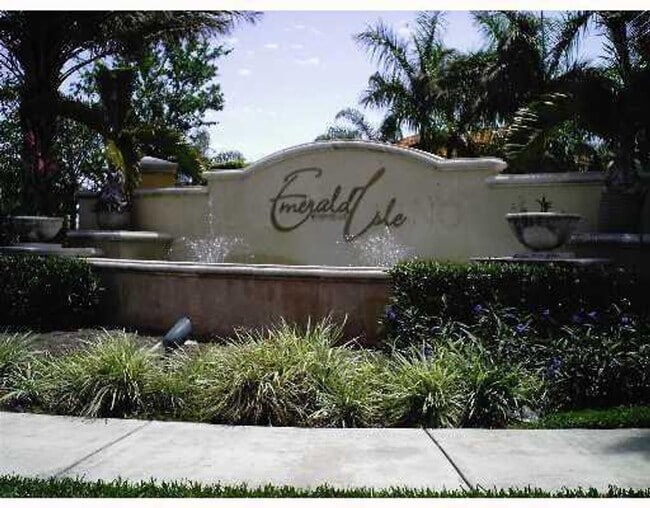 Photo - EMERALD ISLE AT LAGUNA LAKES CONDO