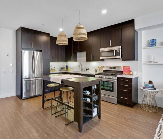 The Metropolitan at Larchmont Village