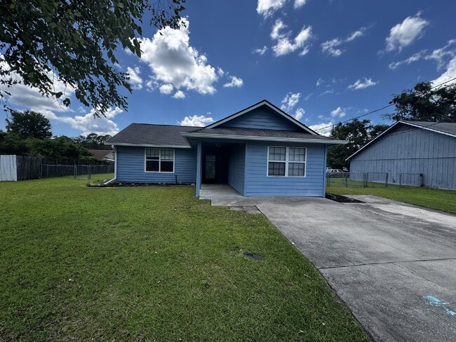 Building Photo - House for Rent
