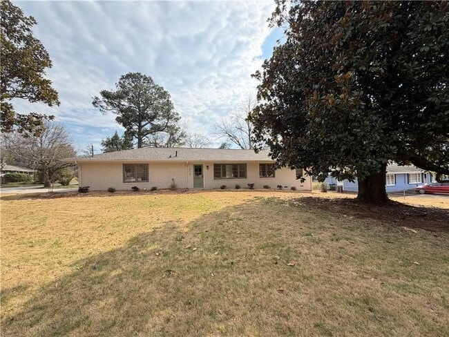 Photo - 475 Maxwell Rd