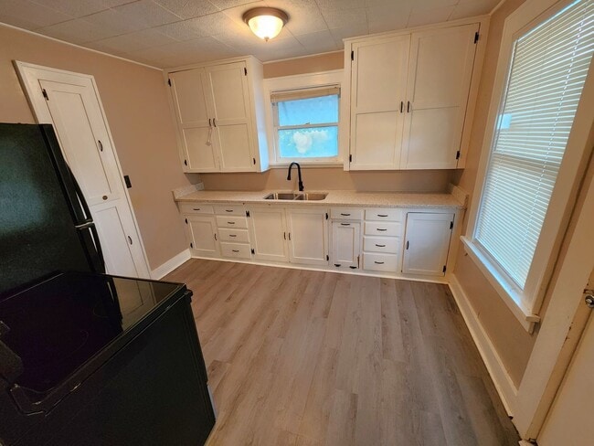 Photo - 2080 SW Washburn Ave